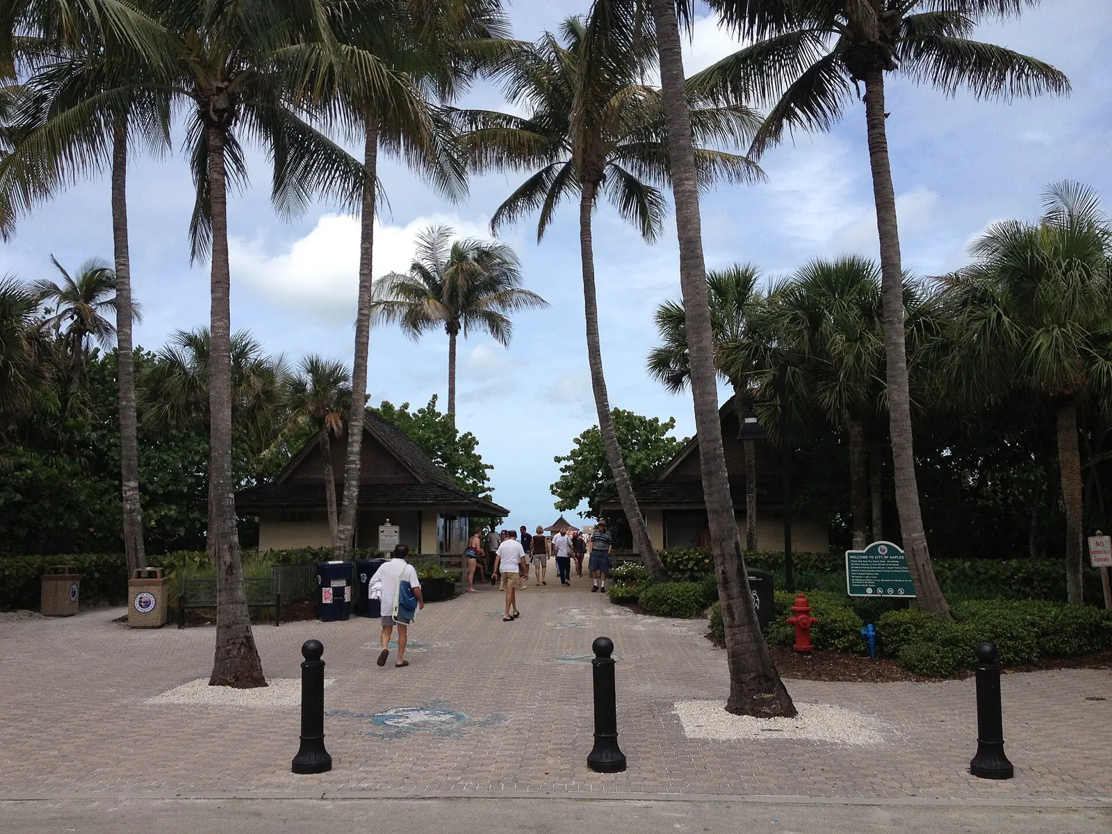 Entrance to the Naples Pier (Florida) at 12th Street and Gulf Shore Blvd