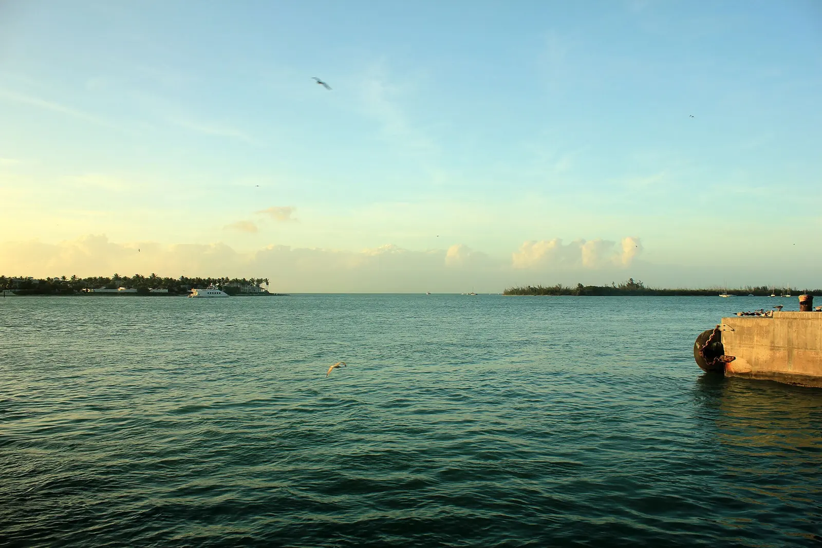 Landscapes, sunsets, boats, and other things at Key West. Free stock photos and public domain photos of the sunset, beaches, and island of Key West. Looking into the harbor...